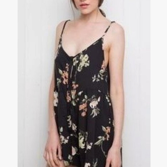 Brandy Melville Floral Romper - Picture 1 of 8